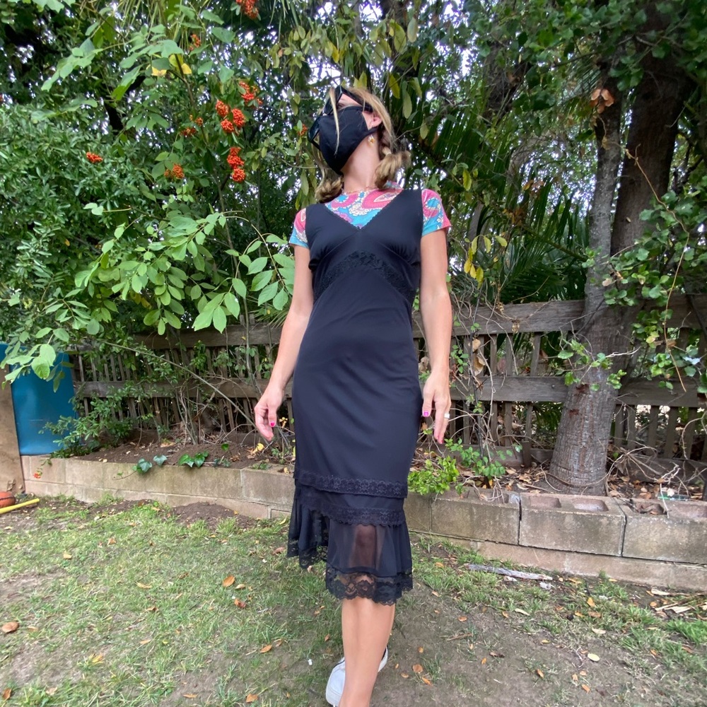 amazing black lace-trimmed midi dress 🖤